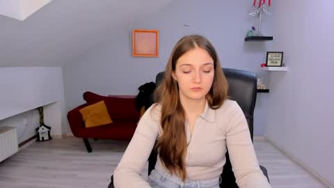 annewilsonn online show from 04/17/26, 11:24