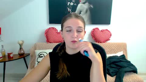 Snapshot of annewilsonn chatting on 07/21/26, 09:33 annewilsonn online show from 07/21/26, 09:33