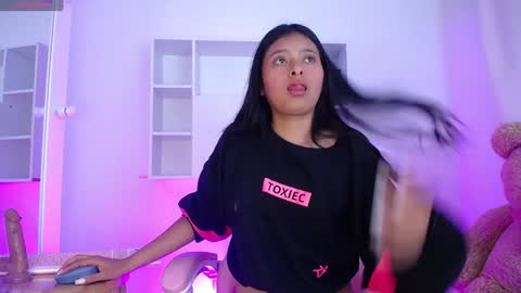 Anni online show from 01/31/25, 01:34