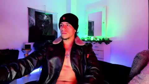 Snapshot of annibal_toro chatting on 02/19/25, 01:51 darg online show from 02/19/25, 01:51