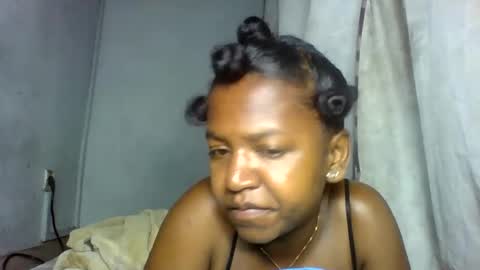 Snapshot of annick98 chatting on 02/15/26, 08:27 annick98 online show from 02/15/26, 08:27