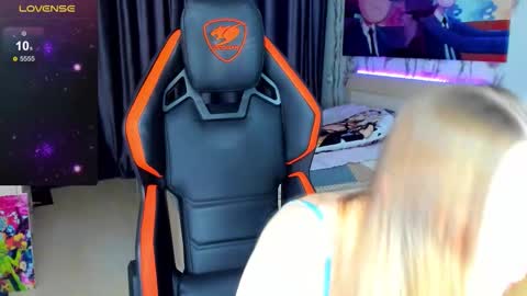 Snapshot of annie69kiss chatting on 02/24/26, 06:28 Annie online show from 02/24/26, 06:28