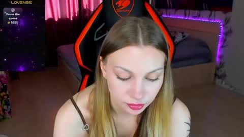 Annie online show from 04/15/26, 07:04