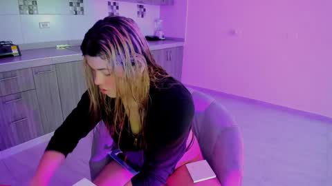 annie online show from 03/08/25, 07:38