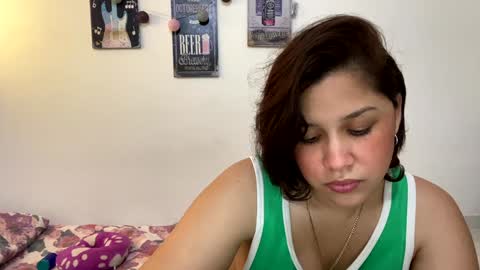 Snapshot of annie_catt_ chatting on 12/06/24, 07:12 Annie online show from 12/06/24, 07:12