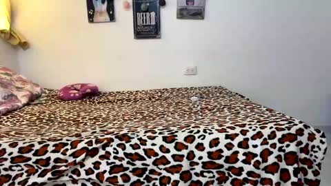 Snapshot of annie_catt_ chatting on 01/27/25, 07:35 Annie online show from 01/27/25, 07:35