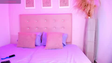 annie_dolce_ online show from 10/07/25, 09:23