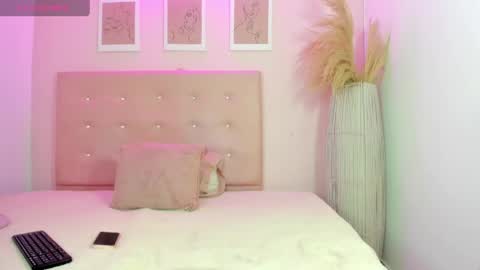 annie_dolce_ online show from 06/01/26, 12:07