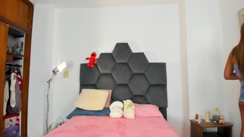 Annie online show from 02/02/25, 01:34