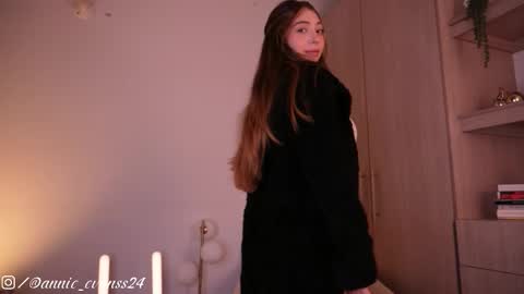 Annie Evans online show from 11/25/25, 12:54