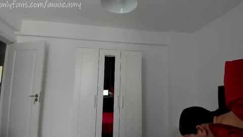 Annie online show from 09/24/25, 11:46