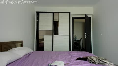 Annie online show from 10/31/25, 12:06