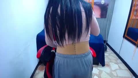 Snapshot of anniee_x chatting on 11/04/25, 12:48 Anniee online show from 11/04/25, 12:48