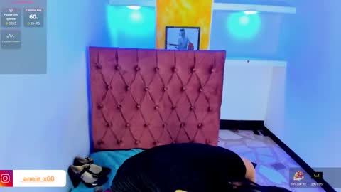 Snapshot of anniee_x chatting on 11/13/25, 01:32 Anniee online show from 11/13/25, 01:32