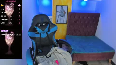 Snapshot of anniee_x chatting on 11/25/25, 01:11 Anniee online show from 11/25/25, 01:11