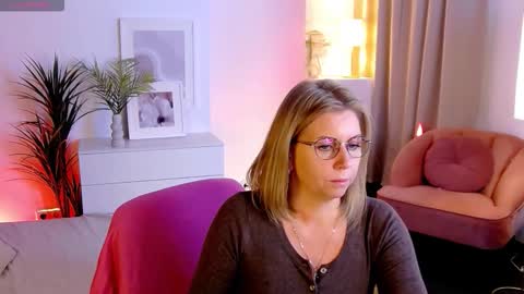 Annie online show from 09/30/25, 05:56