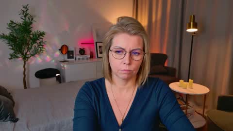Annie online show from 04/27/26, 07:17