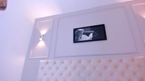 Annie online show from 12/28/24, 12:13