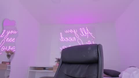 Annie online show from 01/30/25, 08:42