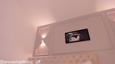 Annie online show from 03/08/25, 05:54