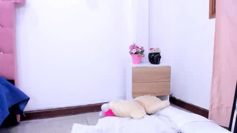 Snapshot of annienasty chatting on 02/08/25, 02:04 Annie online show from 02/08/25, 02:04