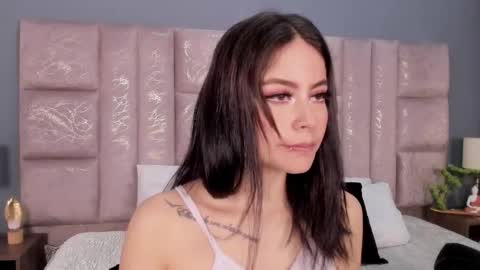 Snapshot of annienasty chatting on 10/19/25, 11:44 Annie online show from 10/19/25, 11:44