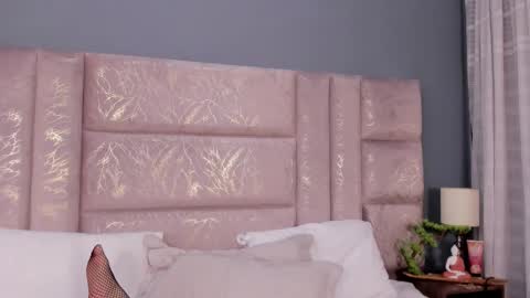 Snapshot of annienasty chatting on 10/21/25, 11:44 Annie online show from 10/21/25, 11:44