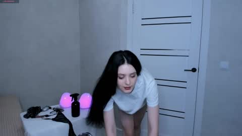 annieparson online show from 02/16/25, 08:44