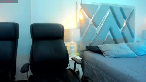 Snapshot of anniestone_ chatting on 10/19/25, 12:39 ANNIE online show from 10/19/25, 12:39
