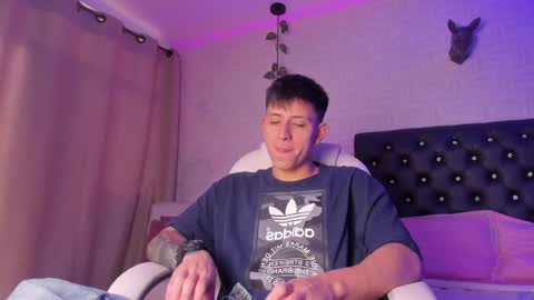 Snapshot of anniie_and_alex chatting on 12/13/24, 01:33 Annie Alex online show from 12/13/24, 01:33