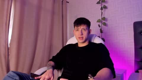 Snapshot of anniie_and_alex chatting on 12/16/24, 01:22 Annie Alex online show from 12/16/24, 01:22