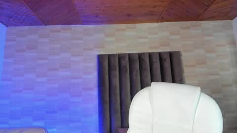 Snapshot of anniie_and_alex chatting on 01/05/25, 12:53 Annie Alex online show from 01/05/25, 12:53