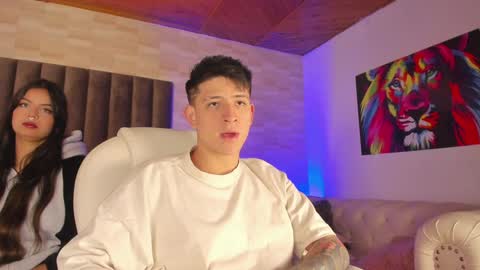 Snapshot of anniie_and_alex chatting on 01/19/25, 01:22 Annie Alex online show from 01/19/25, 01:22