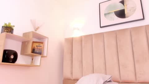 Annie Queen online show from 02/08/25, 05:40