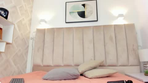 Annie Queen online show from 11/12/25, 02:34