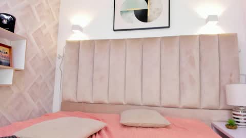 Annie Queen online show from 11/30/25, 03:54