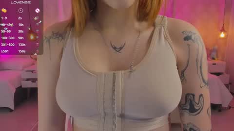 Snapshot of anniita_ chatting on 02/25/25, 06:36 VIVIANNA online show from 02/25/25, 06:36