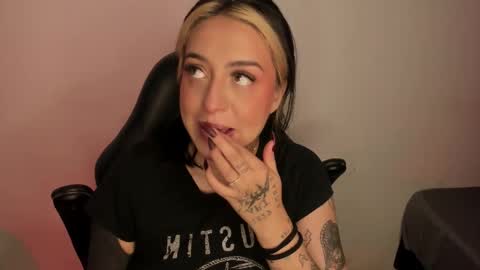 Annika online show from 11/28/25, 02:42