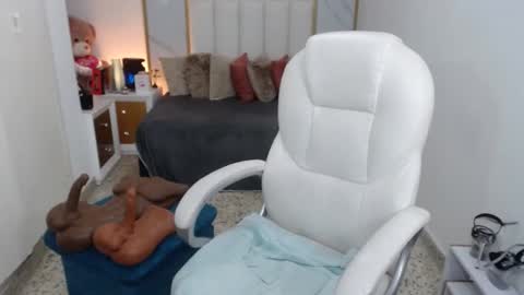 anna online show from 02/01/25, 06:08