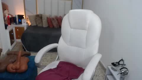 anna online show from 02/12/25, 06:51