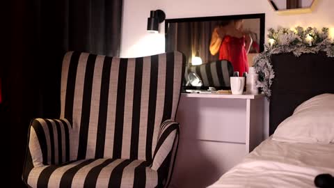 Snapshot of annittastar chatting on 12/17/24, 01:50 annittastar online show from 12/17/24, 01:50