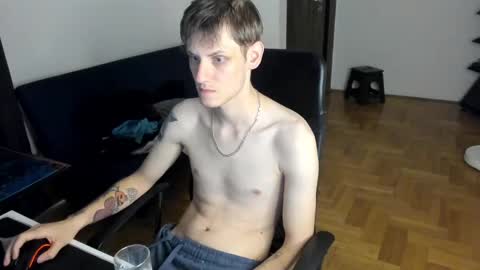 Snapshot of annonimsick chatting on 10/03/25, 01:24    online show from 10/03/25, 01:24