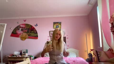 Snapshot of annrosy chatting on 05/29/26, 12:58 Hello my name is Kate online show from 05/29/26, 12:58