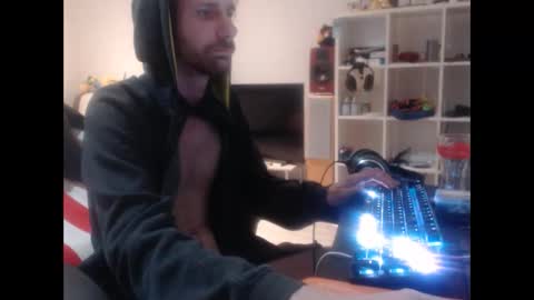 LoyalDog online show from 04/16/26, 03:40