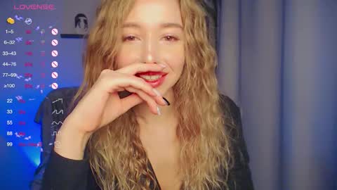 Snapshot of annvegga chatting on 10/26/25, 01:17 Ann online show from 10/26/25, 01:17