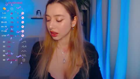 Snapshot of annvegga chatting on 11/25/25, 11:43 Ann online show from 11/25/25, 11:43