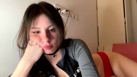 Snapshot of anny_leinhart chatting on 10/21/25, 01:23 Ana online show from 10/21/25, 01:23