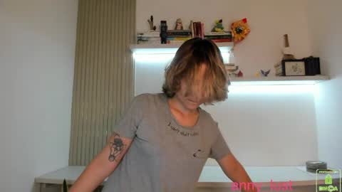 Snapshot of anny_lust chatting on 05/15/26, 09:33 Issabela online show from 05/15/26, 09:33