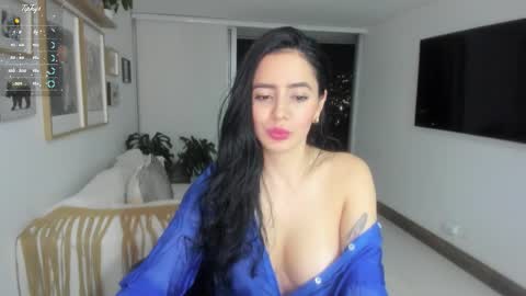 Snapshot of annybeiker chatting on 10/08/25, 11:35 Anny online show from 10/08/25, 11:35