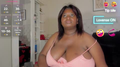 Snapshot of annybigassxxx chatting on 10/06/25, 06:27 Melani online show from 10/06/25, 06:27